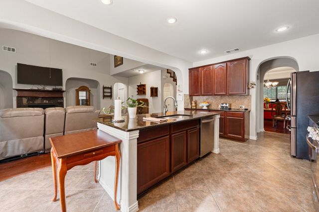943 Monticello Drive, Burleson, TX 76028