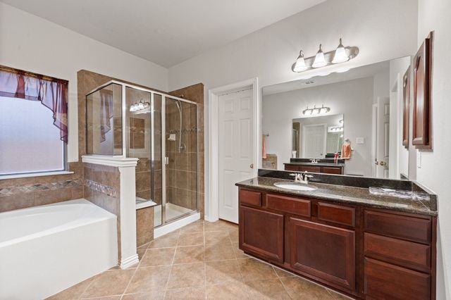 943 Monticello Drive, Burleson, TX 76028