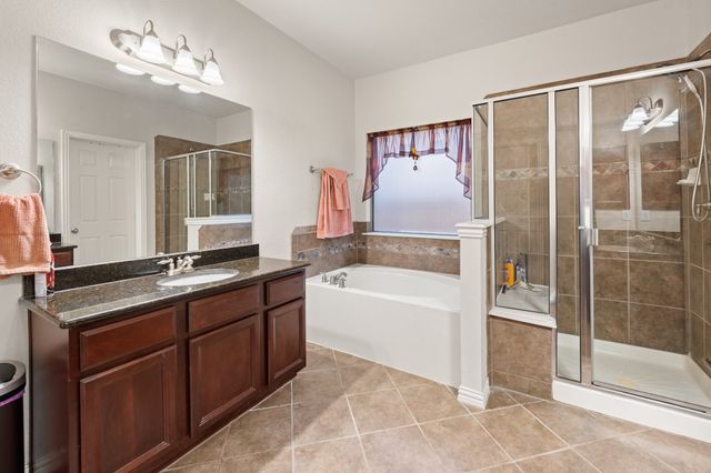 943 Monticello Drive, Burleson, TX 76028