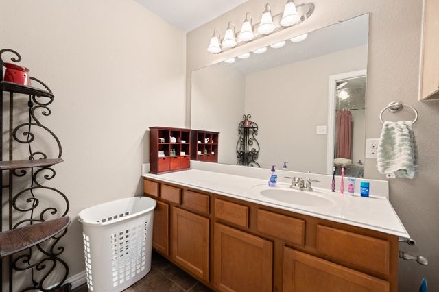 943 Monticello Drive, Burleson, TX 76028