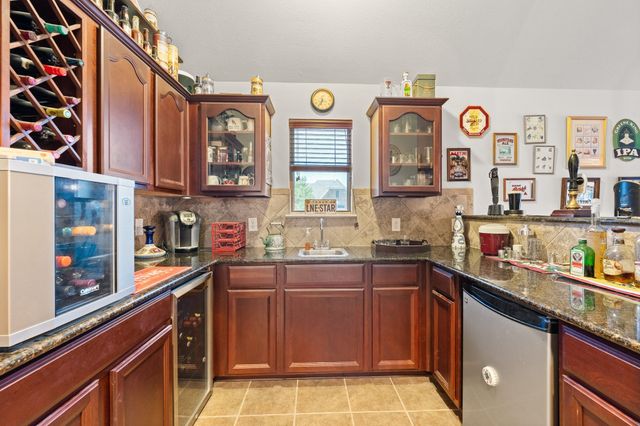 943 Monticello Drive, Burleson, TX 76028