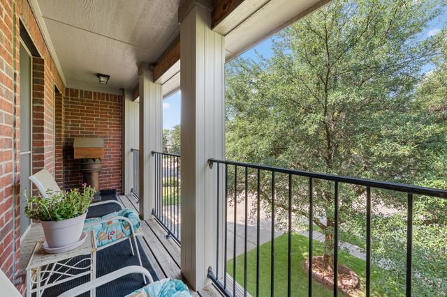 943 Monticello Drive, Burleson, TX 76028