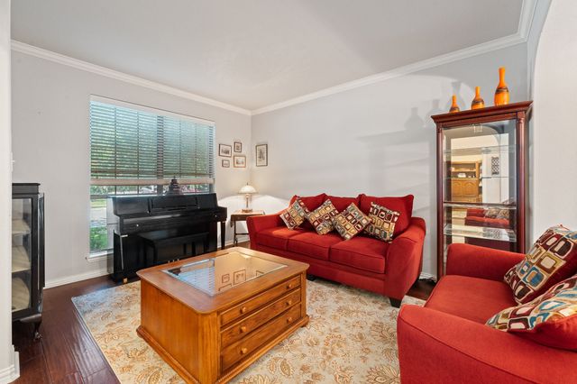 943 Monticello Drive, Burleson, TX 76028
