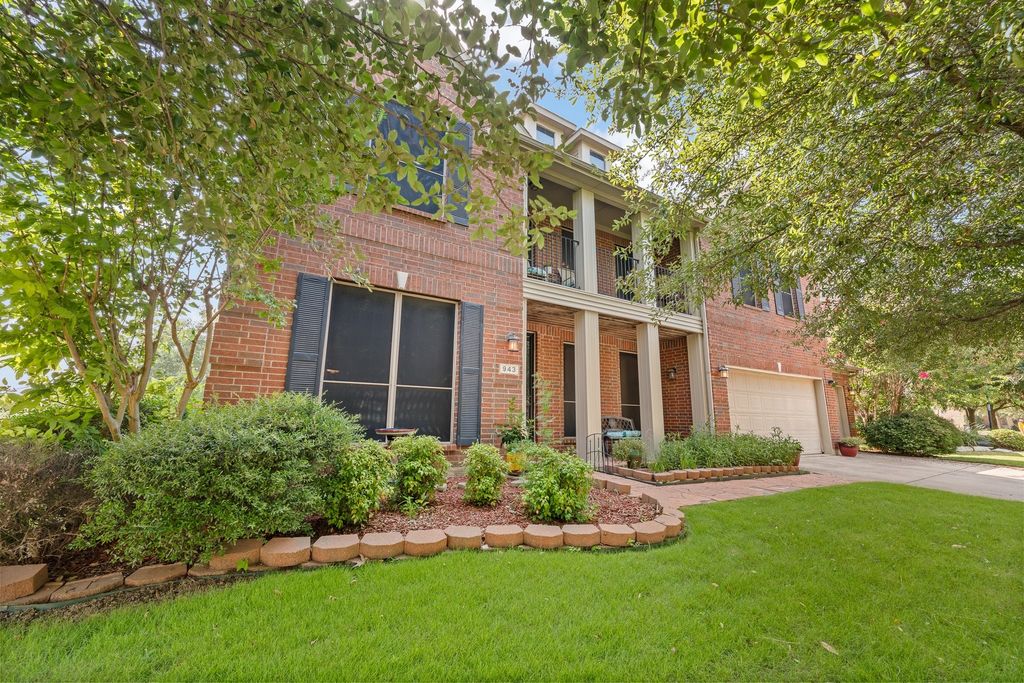 943 Monticello Drive, Burleson, TX 76028