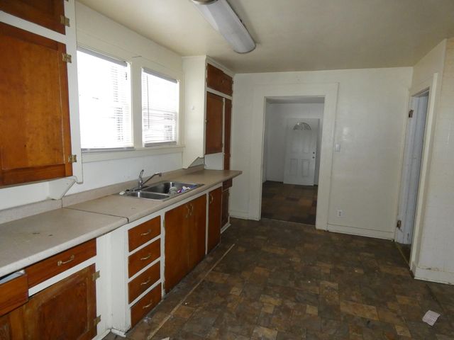 660 Pearl Street, Benton Harbor City, MI 49022