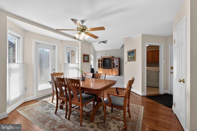 102 CLOVER LEAF LN, North Wales, PA 19454