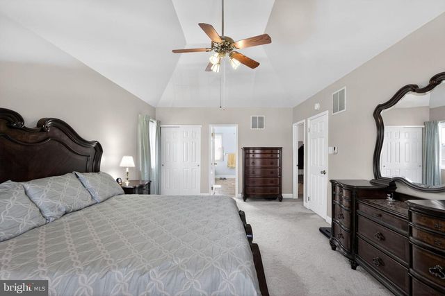 102 CLOVER LEAF LN, North Wales, PA 19454