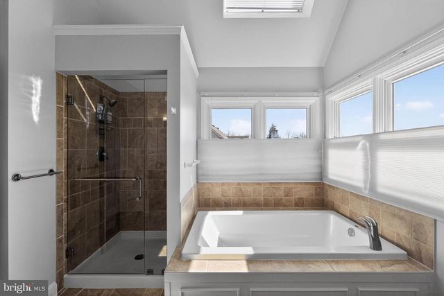 102 CLOVER LEAF LN, North Wales, PA 19454