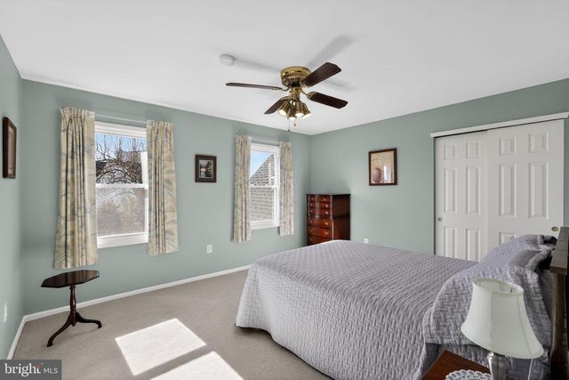 102 CLOVER LEAF LN, North Wales, PA 19454