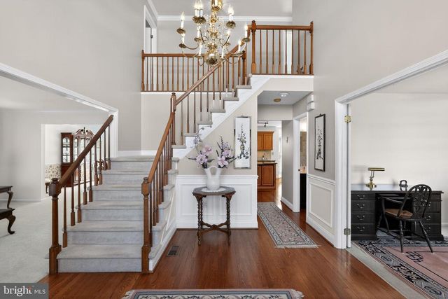 102 CLOVER LEAF LN, North Wales, PA 19454