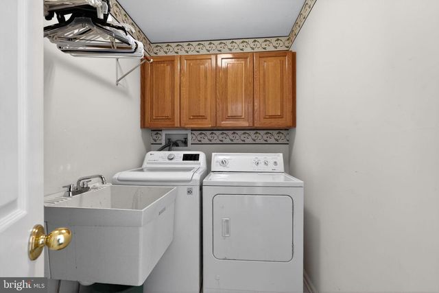 102 CLOVER LEAF LN, North Wales, PA 19454