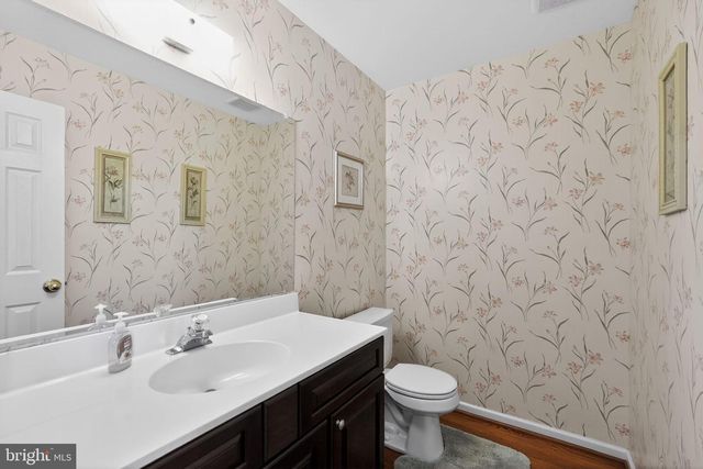 102 CLOVER LEAF LN, North Wales, PA 19454