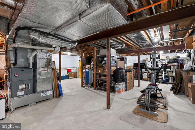 102 CLOVER LEAF LN, North Wales, PA 19454