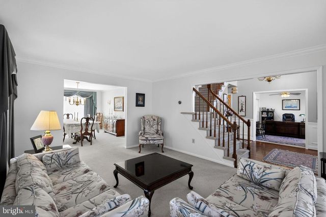 102 CLOVER LEAF LN, North Wales, PA 19454