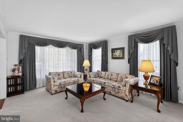 102 CLOVER LEAF LN, North Wales, PA 19454