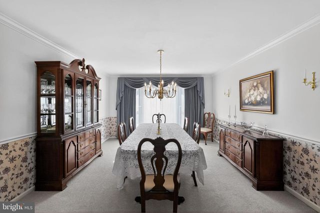 102 CLOVER LEAF LN, North Wales, PA 19454