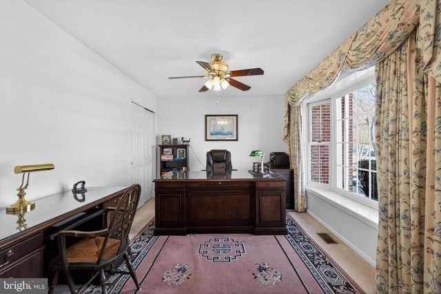 102 CLOVER LEAF LN, North Wales, PA 19454