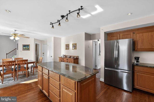 102 CLOVER LEAF LN, North Wales, PA 19454