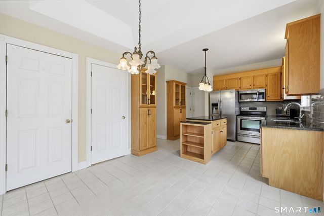 12 Tarragon Drive, East Hampton, CT 06424