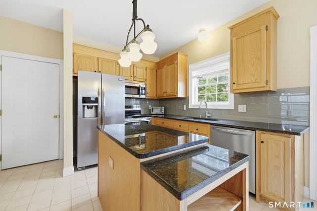 12 Tarragon Drive, East Hampton, CT 06424