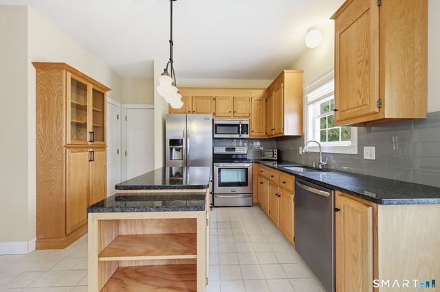 12 Tarragon Drive, East Hampton, CT 06424