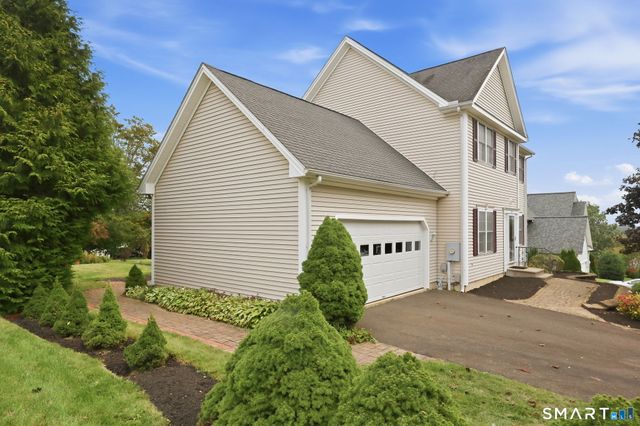 12 Tarragon Drive, East Hampton, CT 06424
