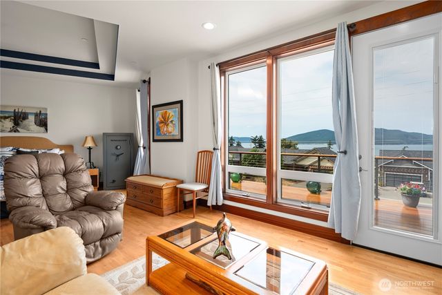 3803 W 2nd Street, Anacortes, WA 98221