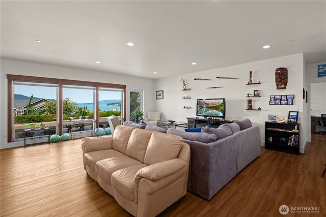 3803 W 2nd Street, Anacortes, WA 98221