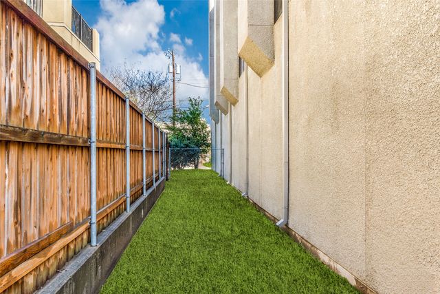 3907 Throckmorton Street 2, Dallas, TX 75219