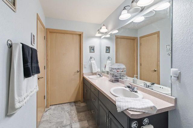 694 CLARDELL Drive, Sun Prairie, WI 53590