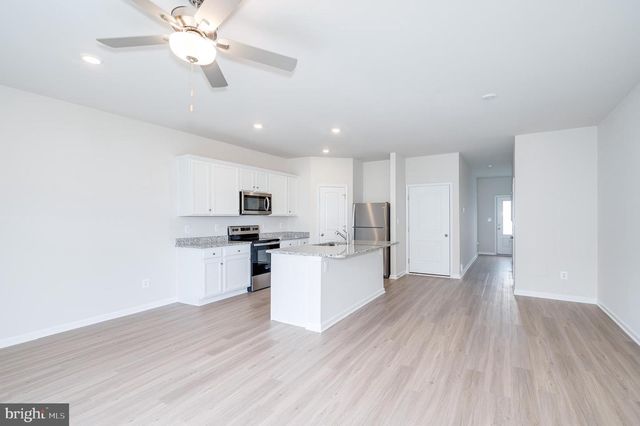 73 CRAMSFORD ST, Falling Waters, WV 25419