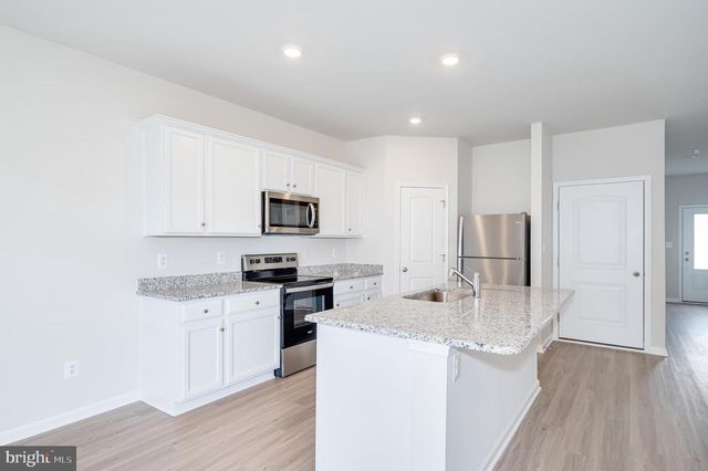 73 CRAMSFORD ST, Falling Waters, WV 25419