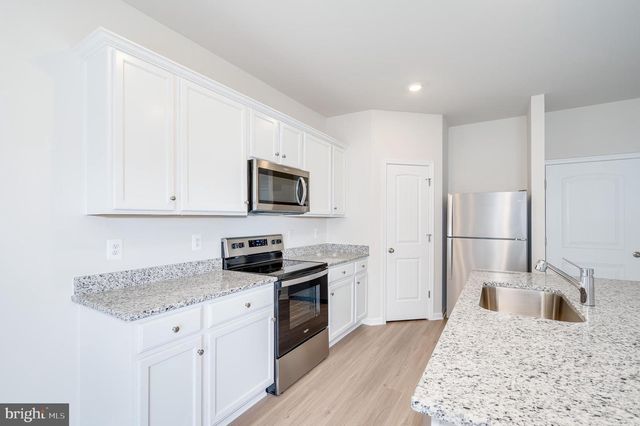 73 CRAMSFORD ST, Falling Waters, WV 25419