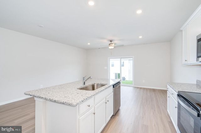 73 CRAMSFORD ST, Falling Waters, WV 25419