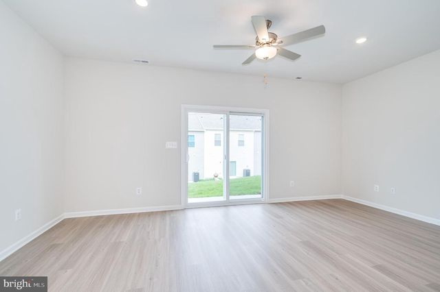 73 CRAMSFORD ST, Falling Waters, WV 25419
