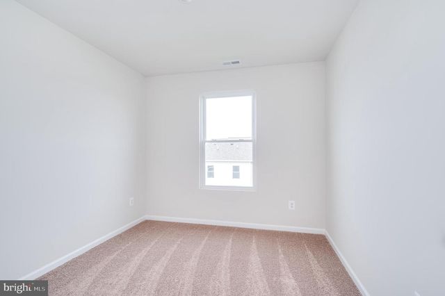 73 CRAMSFORD ST, Falling Waters, WV 25419