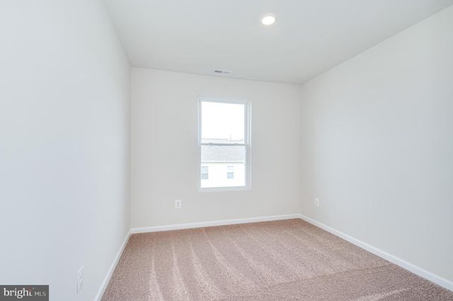 73 CRAMSFORD ST, Falling Waters, WV 25419