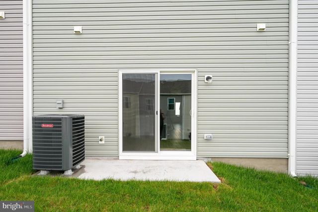 73 CRAMSFORD ST, Falling Waters, WV 25419