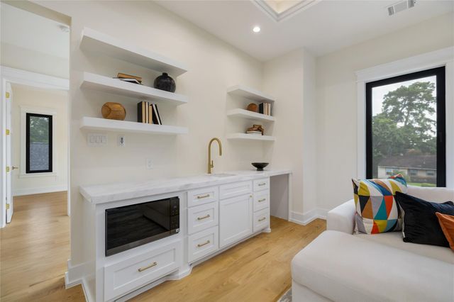 934 W 43rd Street, Houston, TX 77018