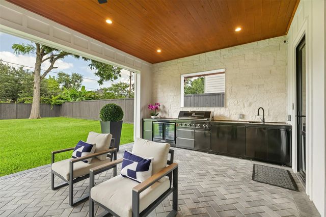 934 W 43rd Street, Houston, TX 77018