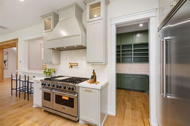 934 W 43rd Street, Houston, TX 77018