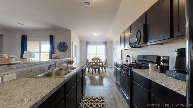 1503 E Gary Street, Broken Arrow, OK 74012