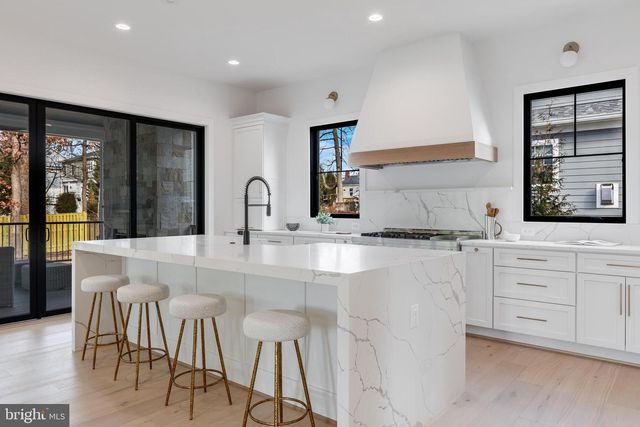 123 TAPAWINGO RD SW, Vienna, VA 22180