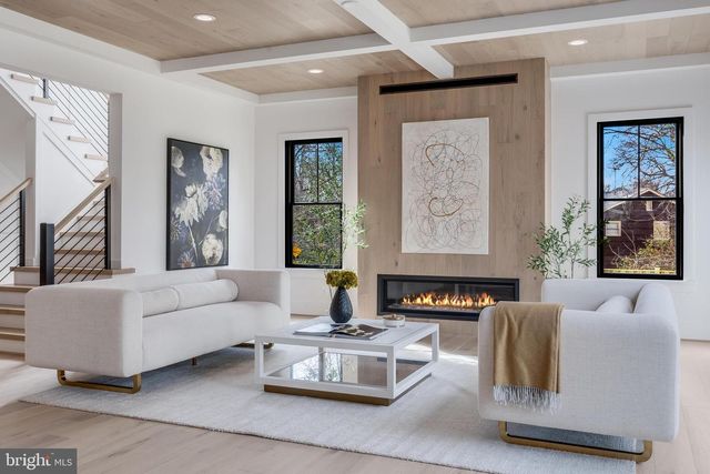 123 TAPAWINGO RD SW, Vienna, VA 22180