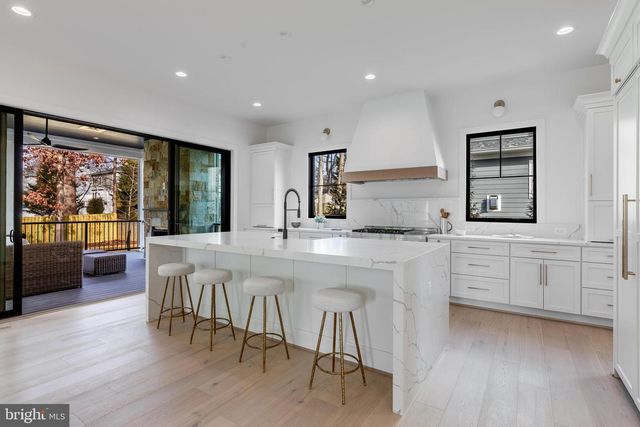 123 TAPAWINGO RD SW, Vienna, VA 22180