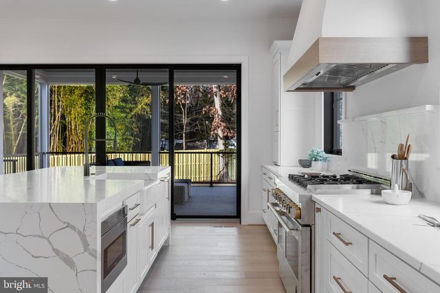 123 TAPAWINGO RD SW, Vienna, VA 22180