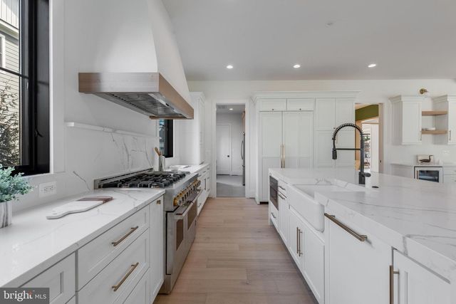 123 TAPAWINGO RD SW, Vienna, VA 22180