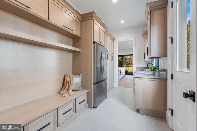 123 TAPAWINGO RD SW, Vienna, VA 22180