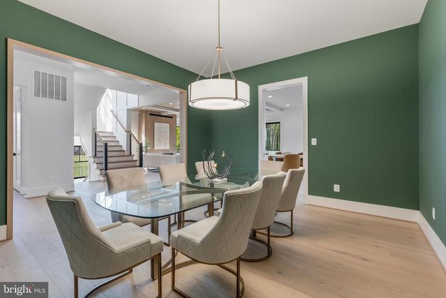 123 TAPAWINGO RD SW, Vienna, VA 22180