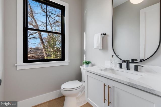 123 TAPAWINGO RD SW, Vienna, VA 22180